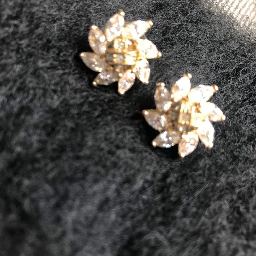 Rhinestone pierced earrings NWT - Picture 2 of 4